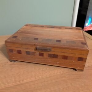 Wooden Vintage Cigar Box/Jewelery Box/Collectors Box Read Description